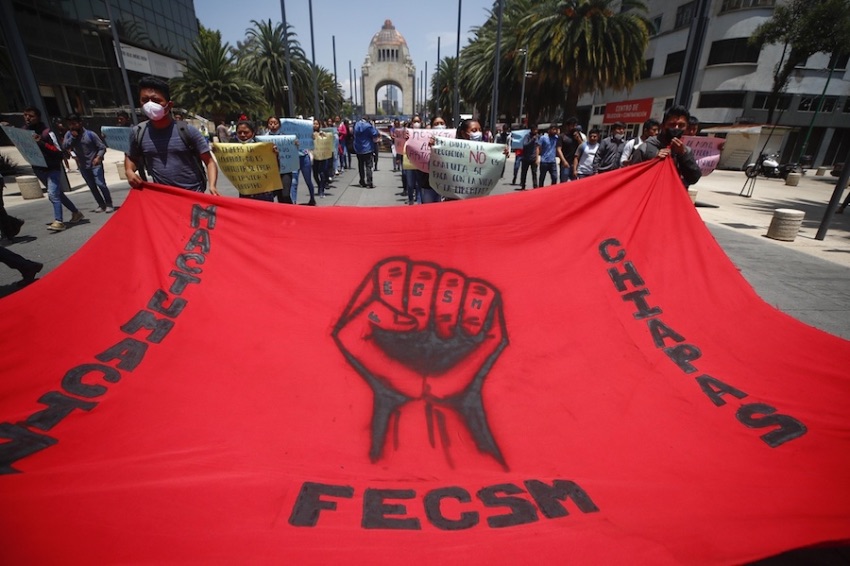 Normalistas vuelven a marchar en CDMX; exigen exculpar a sus compañeros ...