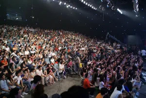 Publico y camaras en un estudio de television durante una produccion en vivo