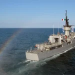 Buque de la Armada de México navegando en el mar