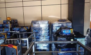 Botellas de agua preparadas durante una ola de calor
