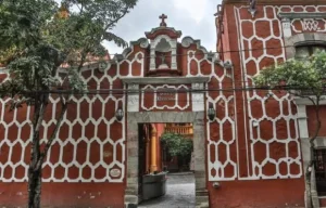 Fachada de la Fonoteca Nacional en Coyoacan