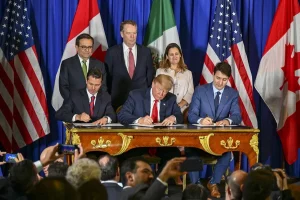 Representantes de Mexico, Estados Unidos y Canada durante la firma del acuerdo comercial USMCA T-MEC