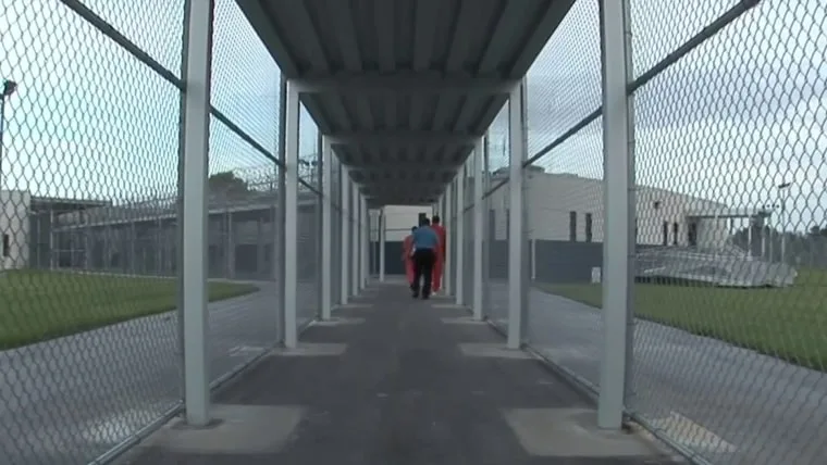 Imagen de Noticias Telemundo sobre centros de detencion de ICE