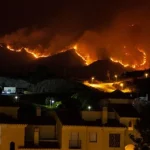 Incendio forestal nocturno en Europa en nota de Telemundo