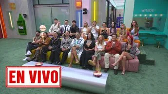 Participantes de La Casa de los Famosos Mexico en la sala de la casa