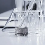 Equipo de laboratorio para nota de tecnologia y ciencia