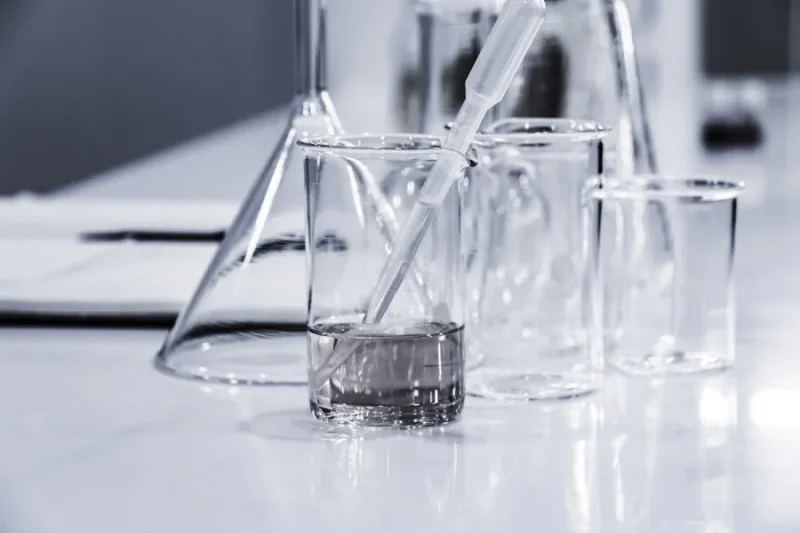 Equipo de laboratorio para nota de tecnologia y ciencia