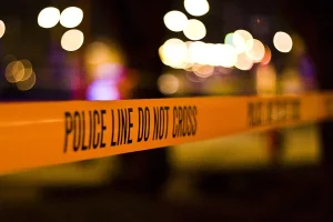 Cinta policial en una escena bajo investigacion