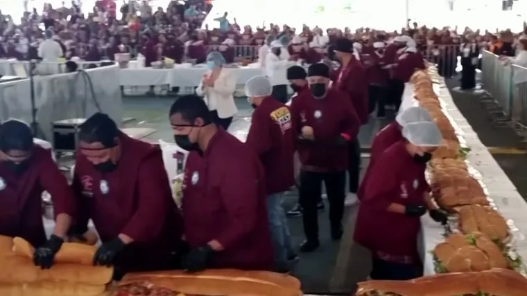 Imagen de megatorta mexicana que rompio Record Guinness