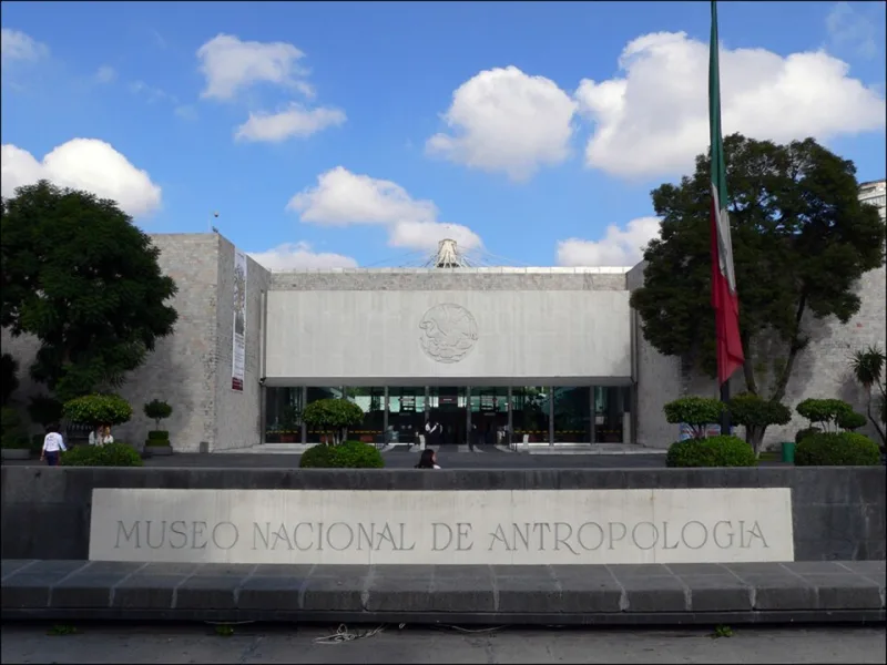 Entrada del Museo Nacional de Antropología