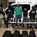 Autoridades federales con detenidos y armas aseguradas tras la captura de El 20 en Sinaloa