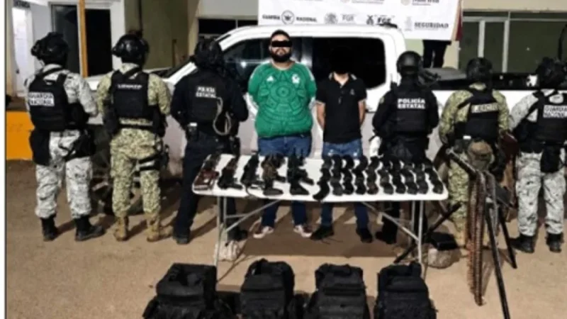 Autoridades federales con detenidos y armas aseguradas tras la captura de El 20 en Sinaloa