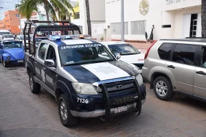 Patrulla policial estacionada en México