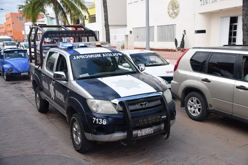 Patrulla policial estacionada en México