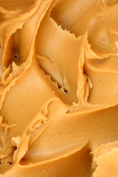 Acercamiento a crema de cacahuate sin marca visible