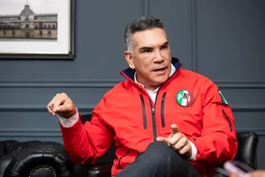 Alejandro Moreno, dirigente nacional del PRI, en su oficina de Ciudad de México