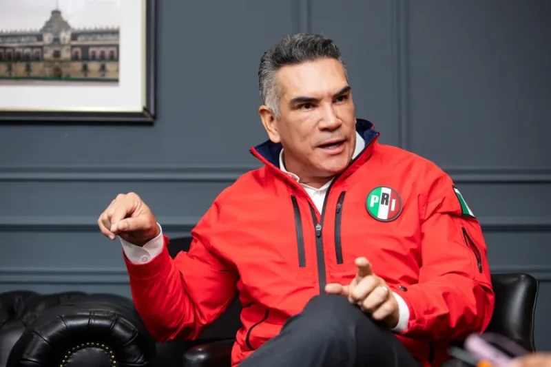 Alejandro Moreno, dirigente nacional del PRI, en su oficina de Ciudad de México