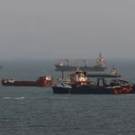 Buques anclados en el estrecho de Ormuz durante la crisis regional