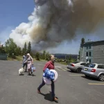 Evacuación por incendio forestal en Estados Unidos