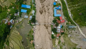 Inundaciones tras colapso glaciar dejan cientos de víctimas en Nepal y China