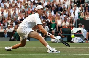Jannik Sinner durante un partido de tenis
