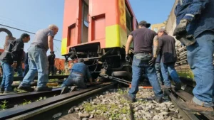 Tren de la Línea 2 del Metro en Tasqueña