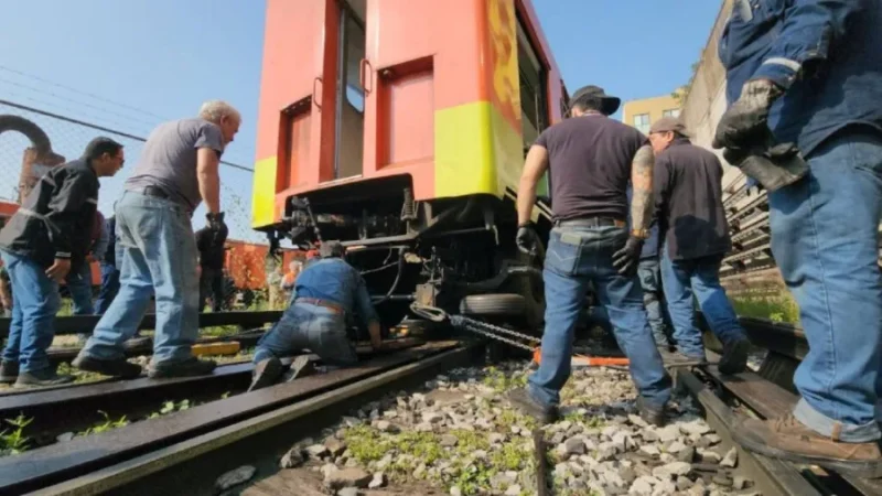 Tren de la Línea 2 del Metro en Tasqueña