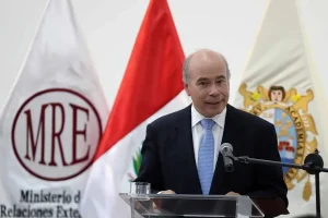 Viceministro peruano Eric Anderson durante una actividad oficial