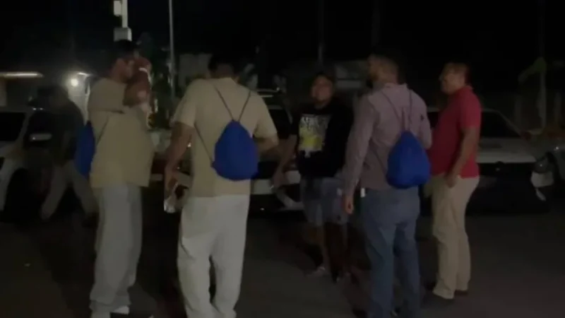 Personas mexicanas repatriadas durante un traslado hacia Tapachula, Chiapas