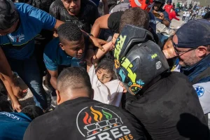 Rescate entre escombros tras el terremoto en Colombia