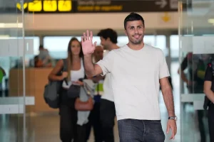 Rodri a su llegada al aeropuerto de Barcelona