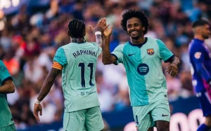 Acción del partido entre Levante y FC Barcelona