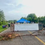 Pobladores bloquean el acceso a la planta de moscas estériles en Metapa, Chiapas