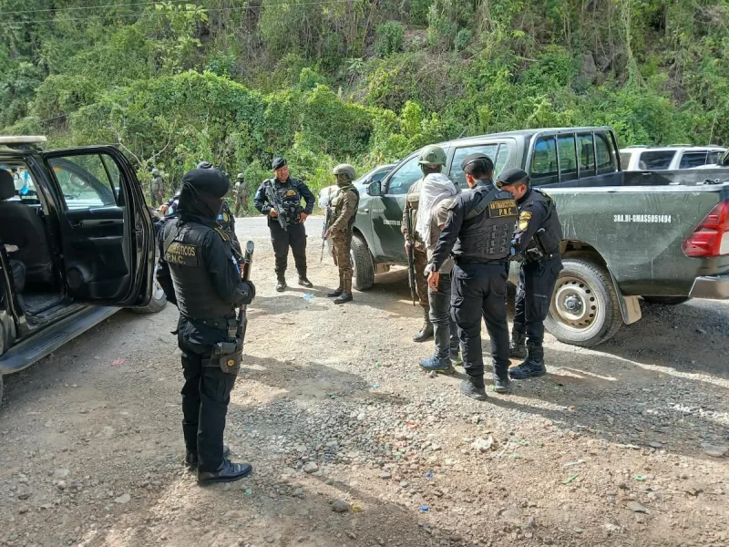 Autoridades de Guatemala durante la captura de Gregorio Gómez Paiz