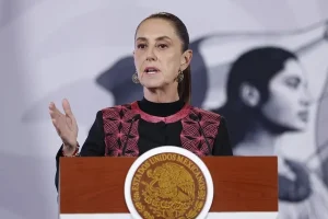 Claudia Sheinbaum durante una conferencia en Palacio Nacional