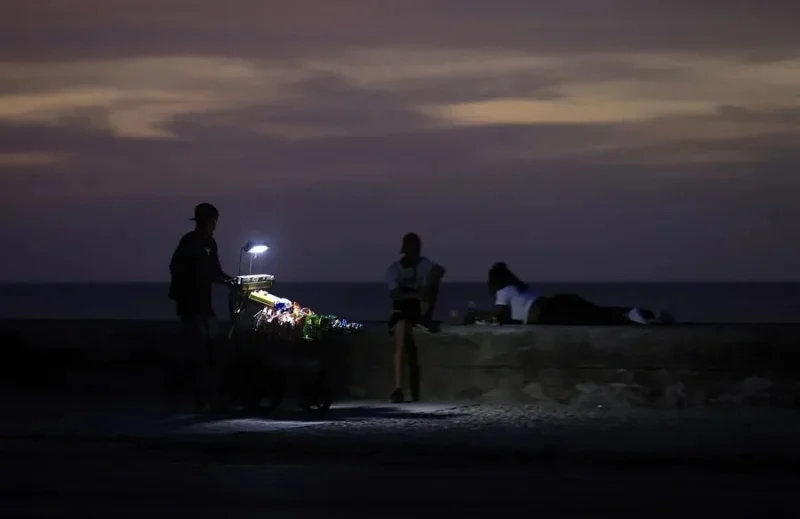 Cuba restablece su sistema eléctrico tras un apagón general
