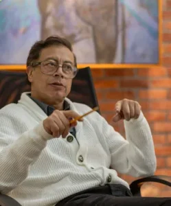 Gustavo Petro durante una actividad pública en la Ciudad de México