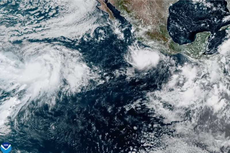 Imagen satelital del huracán Polo frente a las costas de México