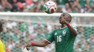 Julián Quiñones, delantero mexicano nominado al Balón de Oro 2026