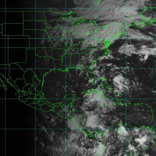 Mapa satelital de las tormentas tropicales Odalys y Fay