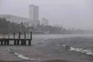 Oleaje asociado a la tormenta tropical Marie en el Pacífico mexicano