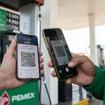 Pago digital con CoDi en una gasolinera de México