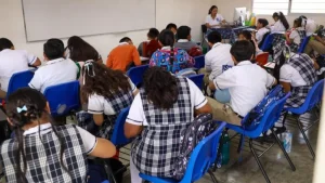Salón de clases en México ante resultados de PISA 2025