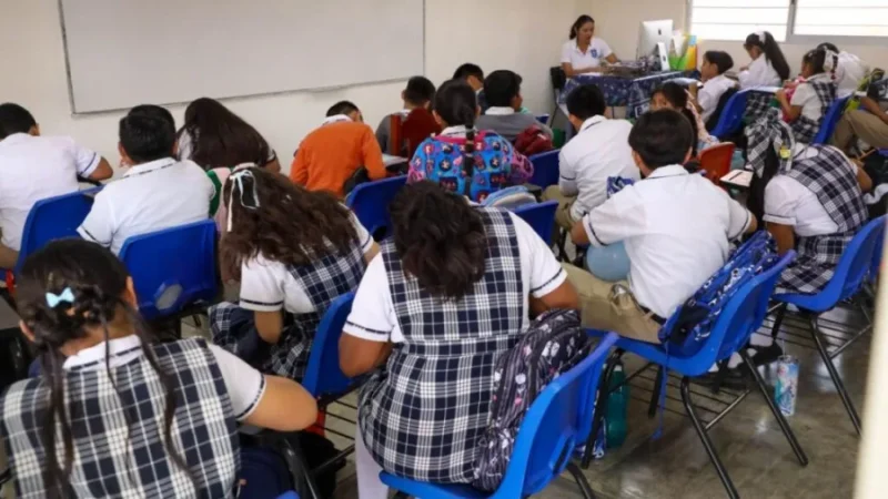 Salón de clases en México ante resultados de PISA 2025