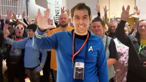 Fanáticos de Star Trek realizan el saludo vulcano en Londres