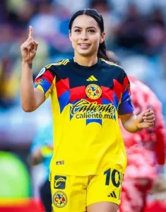 Scarlett Camberos, primera mexicana nominada al Balón de Oro Femenil