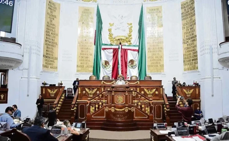 Diputados durante una sesión del Congreso capitalino
