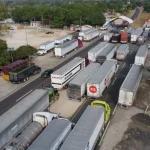 Vehículos detenidos durante un bloqueo carretero en Chiapas
