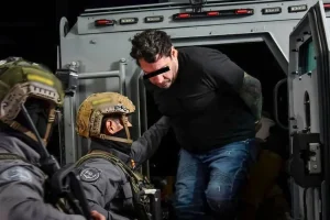 Traslado de uno de los imputados por el caso de Atizapán