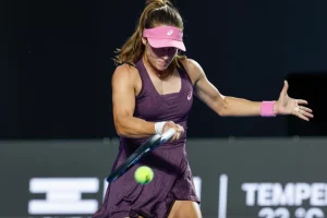 Zeynep Sonmez durante su partido de primera ronda en el Guadalajara Open